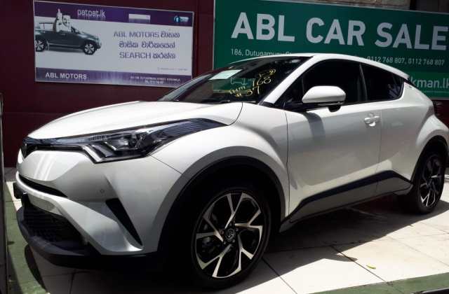 Toyota Chr Putih
