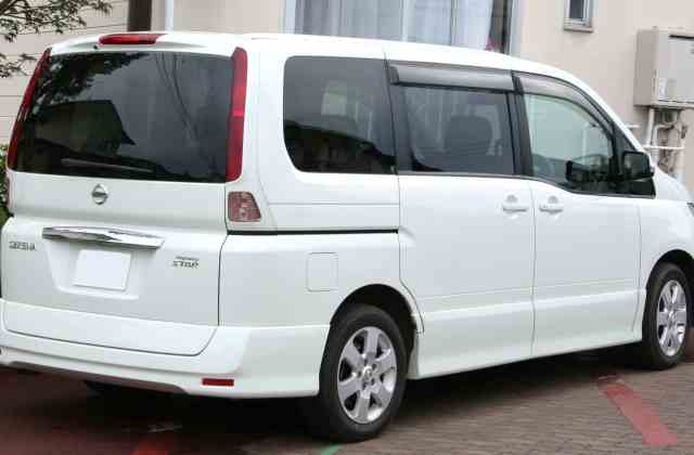 Kelebihan Mobil Nissan Serena 