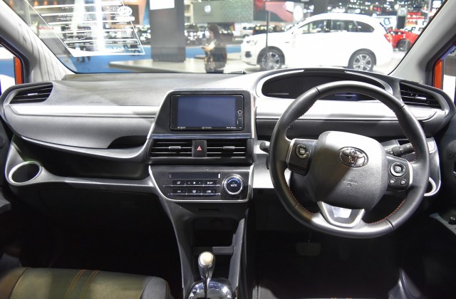 Spesifikasi Toyota Sienta Tipe Q
