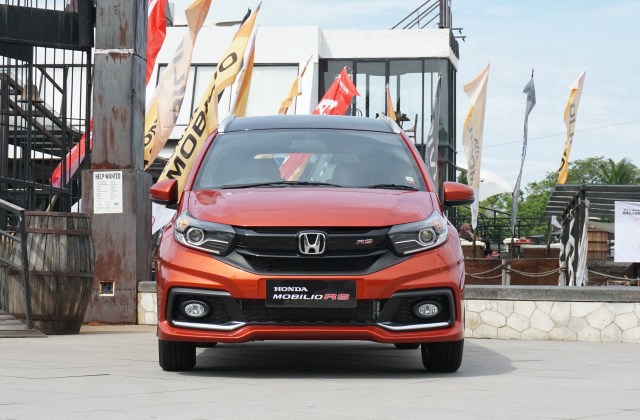 Oli Mesin Mobil Honda Mobilio 