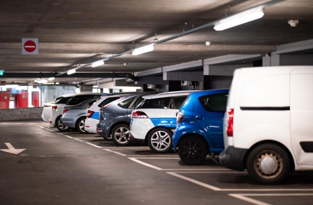Cara Belajar Parkir Mobil Untuk Pemula
