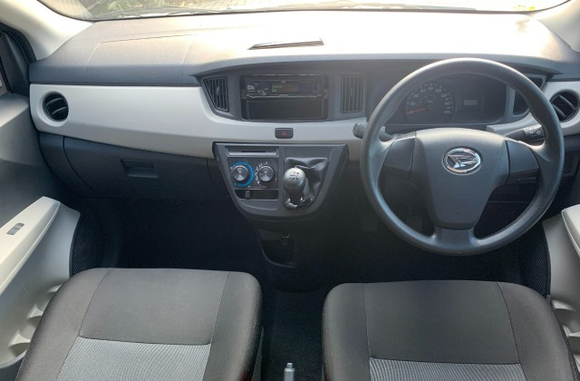 Interior Daihatsu Sigra 1 0 D Mt 