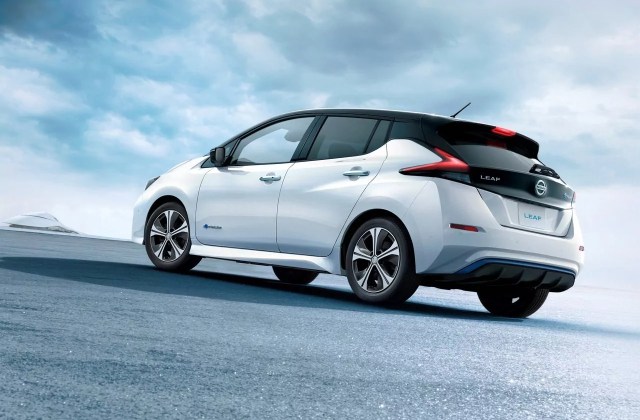 Mobil Nissan Leaf 