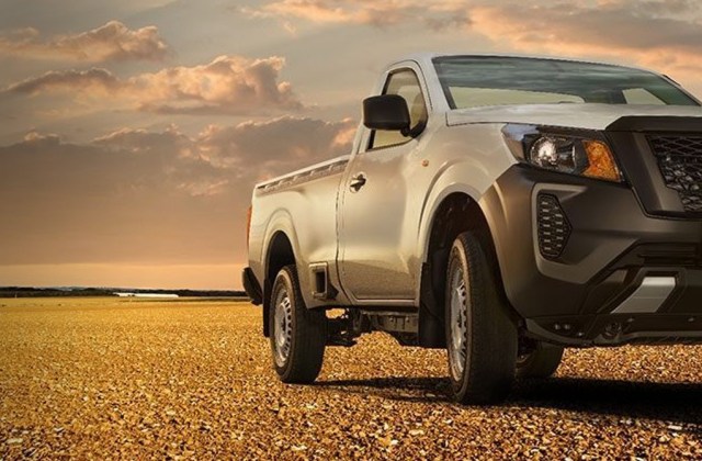 Mobil Nissan Frontier Double Cabin 