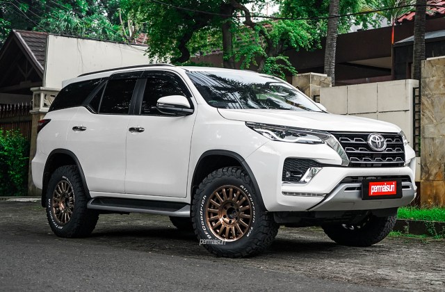 Toyota Fortuner Rally
