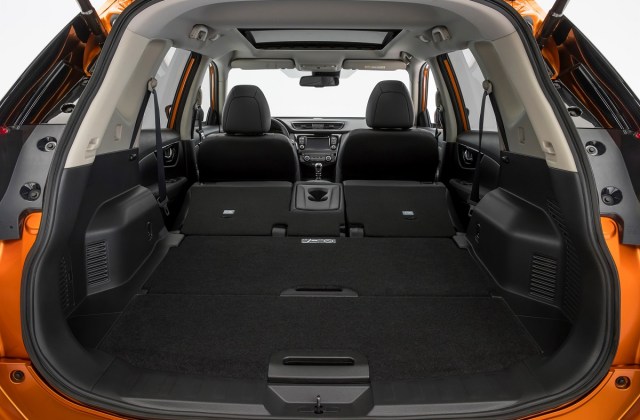 Interior Mobil Nissan X Trail 