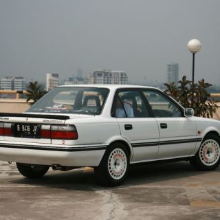 Modifikasi Mobil Sedan Corolla Twincam
